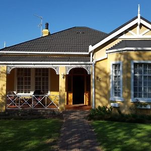 Lali'S Guest House Harrismith Exterior photo