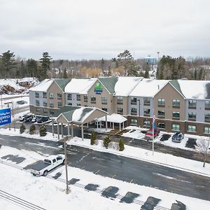 Holiday Inn Express & Suites Marquette, An Ihg Hotel Exterior photo
