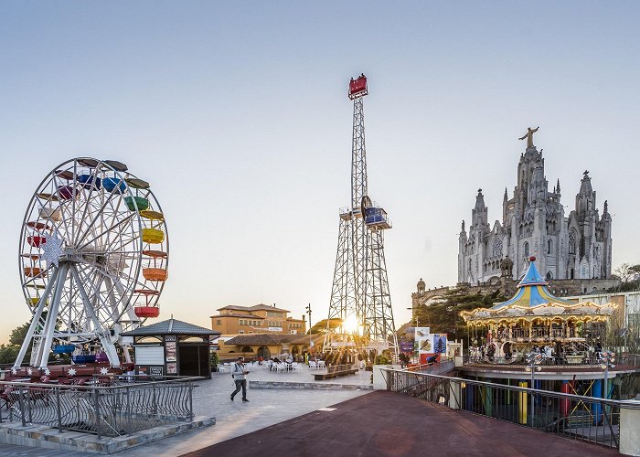 Parque de Atracciones Tibidabo El 'farmacéutico de la tos' que creó el parque de atracciones del ... photo