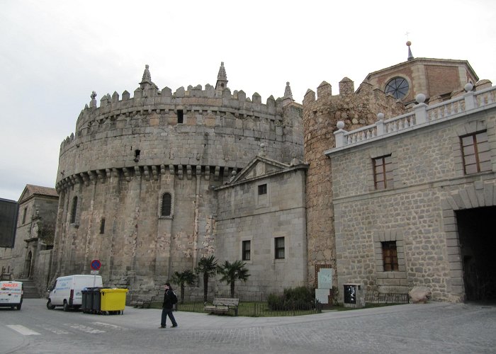 Avila Cathedral File:Ávila, cathedral, apse.jpg - Wikimedia Commons photo