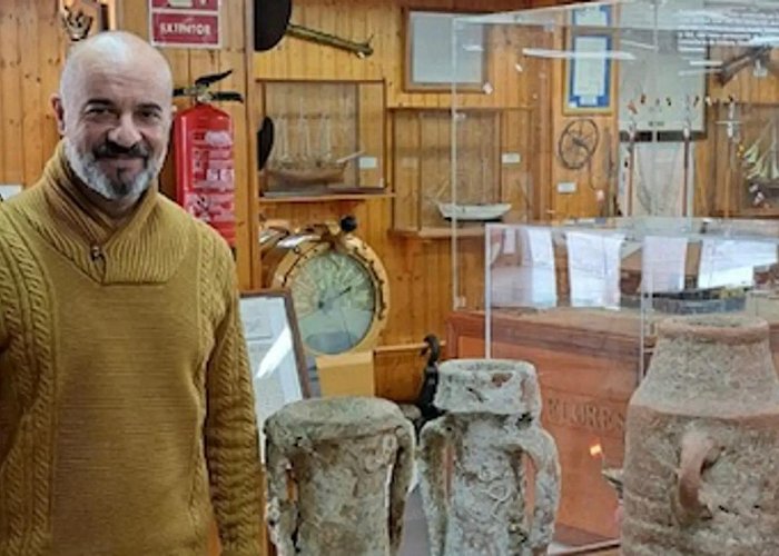 Museo del Mar y de la Sal Donación de material arqueológico al museo del mar y la sal de ... photo