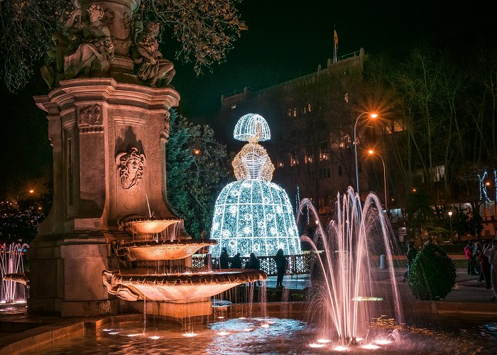 Paseo del Prado Menina gigante, Paseo del Prado : r/Madrid photo