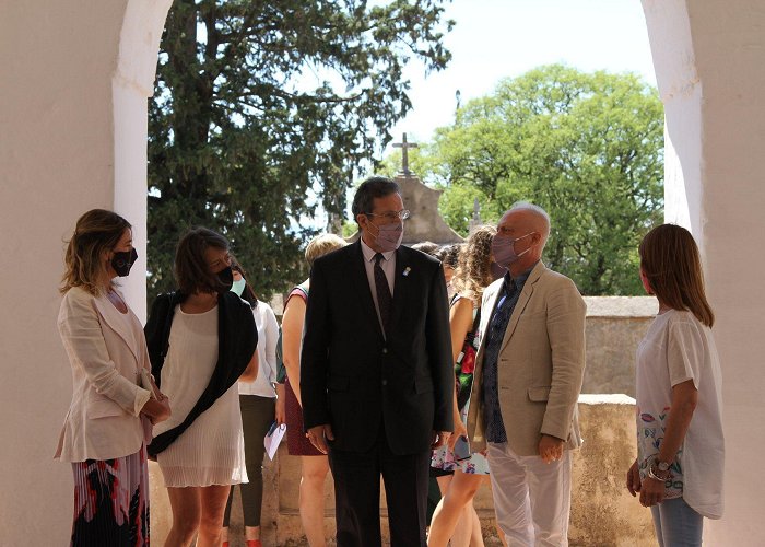 Museo Comarcal de Manresa El Ministro de Cultura de la Nación estuvo de visita en Alta ... photo