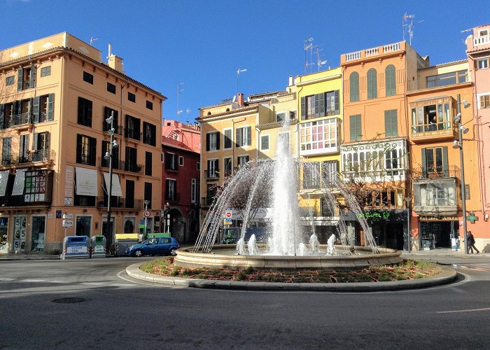 Placa de la Reina Palma de Mallorca, fountain in the plaça de la Reina : r/SpainPics photo