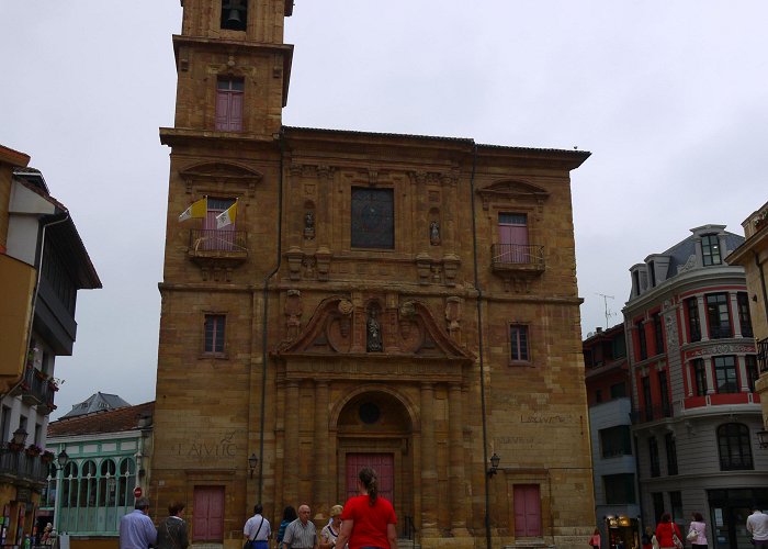 Plaza de la Constitución Oviedo, Spain [travel guide] | Hitch-Hikers' Handbook photo