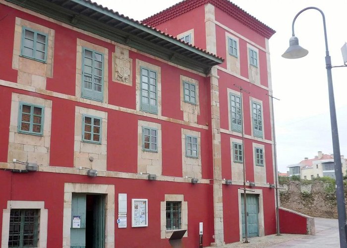 Casa de Cultura El Ayuntamiento de Llanes resuelve el contrato con la empresa ... photo