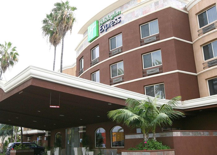 Plaza San Diego Hotels in Chula Vista, CA | Holiday Inn Express San Diego South ... photo