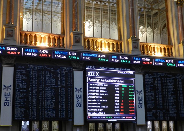 Madrid Stock Exchange Madrid Stock Exchange Installs 19 Meters LED « DailyDOOH photo