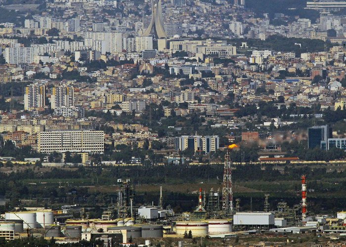 General Treasury of the Social Security Algerians question president for calling an early election without ... photo