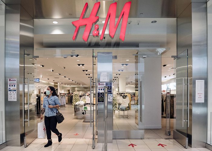 General Treasury of the Social Security H&M is closing 250 stores because of the coronavirus pandemic photo