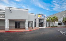Super 8 By Wyndham Mobile I-65 Hotell Exterior photo