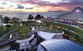 Yello Hotel Kuta Beachwalk Bali Exterior photo