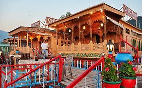 Chicago Group Of Houseboats Hotell Srīnagar Exterior photo