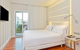 Nh Barcelona Les Corts Hotell Exterior photo