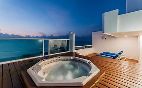 Rooftop Private Jacuzzi In Beach Front Penthouse Cancún Exterior photo