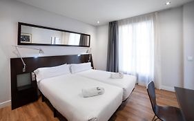 Petit Palace Arana Bilbao Hotell Exterior photo