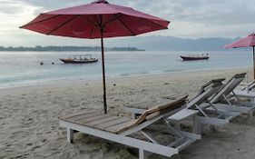 Warna Beach Hotel Gili Trawangan Exterior photo