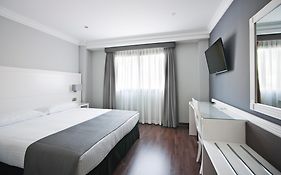 Uve Alcobendas Hotell Exterior photo