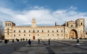 Parador De Turismo De Leon Hotell Exterior photo