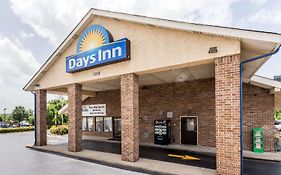 Days Inn By Wyndham Nashville N Opryland/Grand Ole Opry Exterior photo