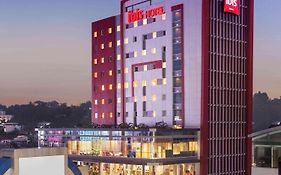 Ibis Manado City Center Boulevard Hotell Exterior photo