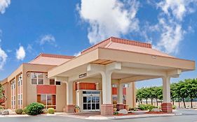 Ramada By Wyndham West Memphis Hotell Exterior photo