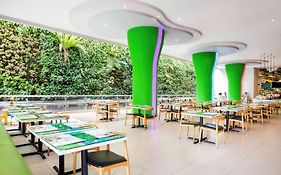 Ibis Styles Malang Hotell Exterior photo