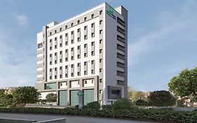 Holiday Inn Express Ahmedabad Prahlad Nagar, An Ihg Hotel Exterior photo