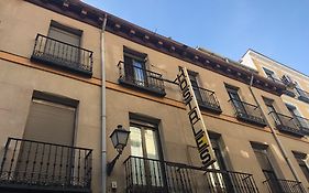 Hostal Los Perales Hotell Madrid Exterior photo