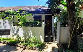 Guesthouse The 4 Fish Manado Exterior photo