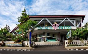 Palace Hotel Puncak Exterior photo