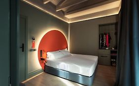 Chic & Basic Dot Hotell Madrid Exterior photo