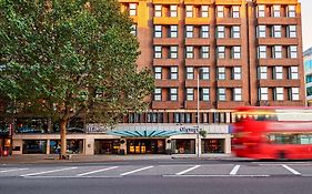 Hilton London Olympia Hotell Exterior photo