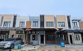 Oyo 92556 Jkk Sweet Room Karawang Exterior photo