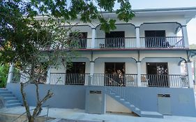 E&E Self Catering Hotell Beau Vallon  Exterior photo