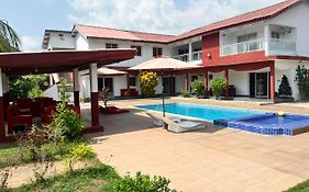 Beautiful Villa With Swimming Pool In Assinie Exterior photo