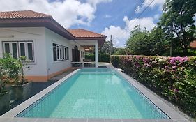 Mae Rampung Beach House Pool Villa Rayong Exterior photo