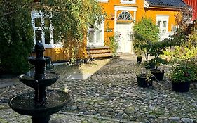 Tollgaarden Gjestegaard Bed & Breakfast Larvik Exterior photo