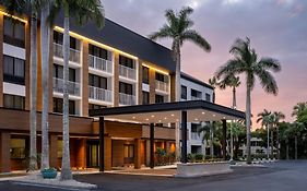 Courtyard By Marriott - Naples Hotell Exterior photo