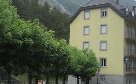 Albergue Turistico Rio Aragon Vandrerhjem Canfranc Exterior photo