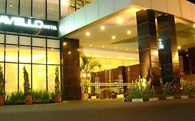 Travello Hotel Manado Exterior photo