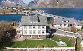 Sakrisøy Gjestegård - Solbakken anno 1880 Hotell Reine Exterior photo