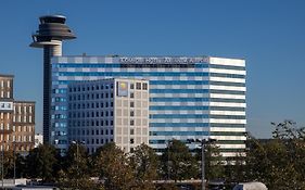 Comfort Hotel Arlanda Airport Terminal Exterior photo