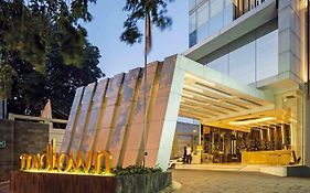 Midtown Hotel Surabaya Exterior photo