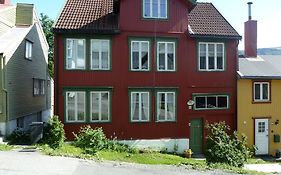 Red Old House Tromsø Apartment Room photo