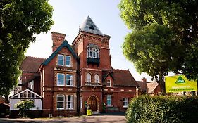 Yha Canterbury Hostel Exterior photo