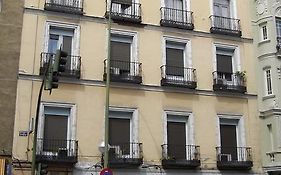 Hostal Rivera - Atocha Hotell Madrid Exterior photo