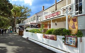 Commodores Lodge Russell Exterior photo