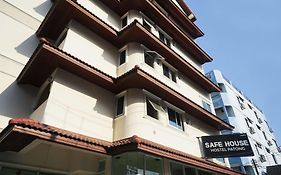 Safe House Hostel Patong Exterior photo