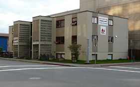 Bent Prop Inn & Hostel Of Alaska - Downtown Anchorage Exterior photo